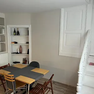 Appartement In Maison De Metre In Etterbeek