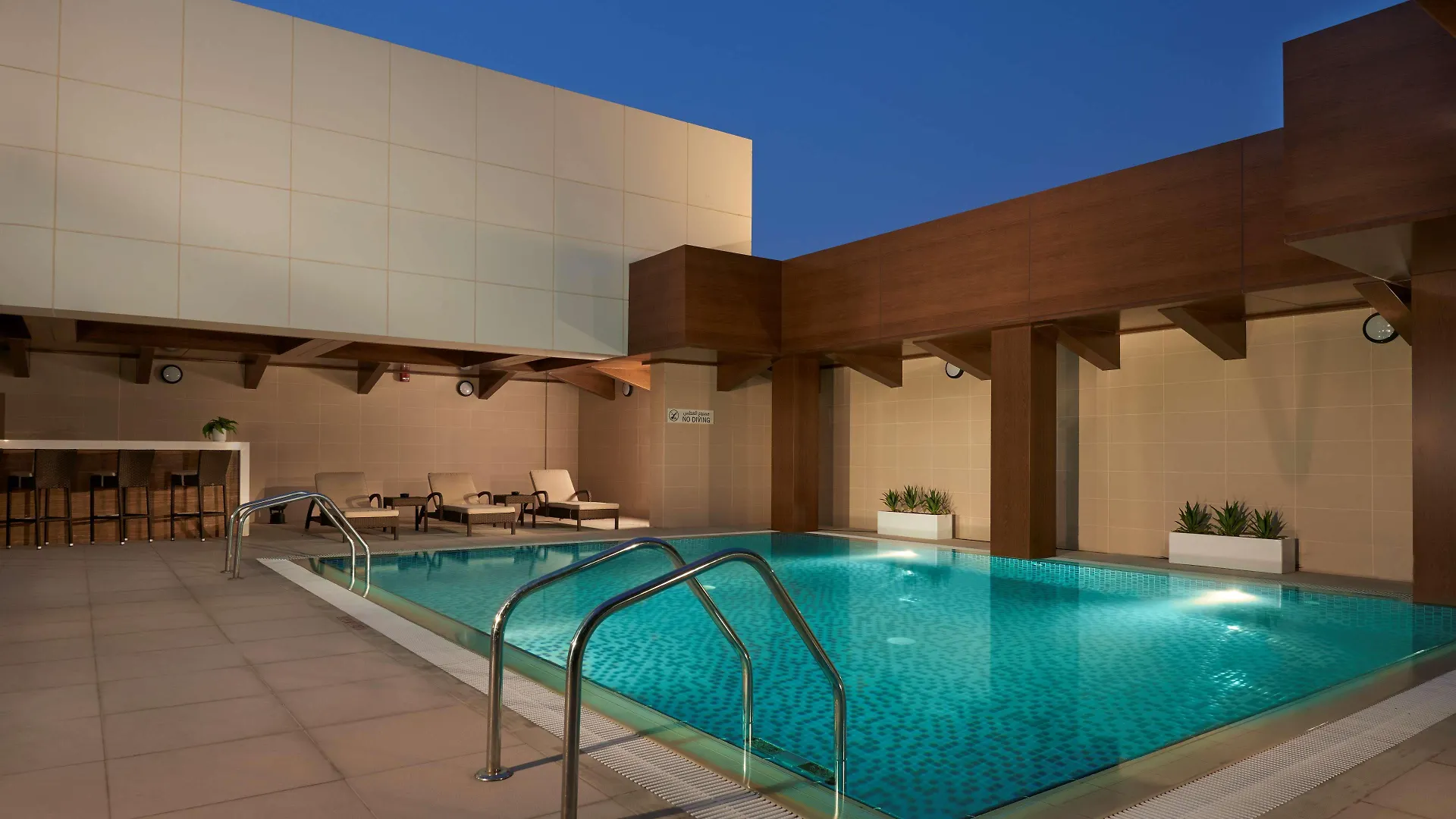Hyatt Place Dubai Baniyas Square 4*,