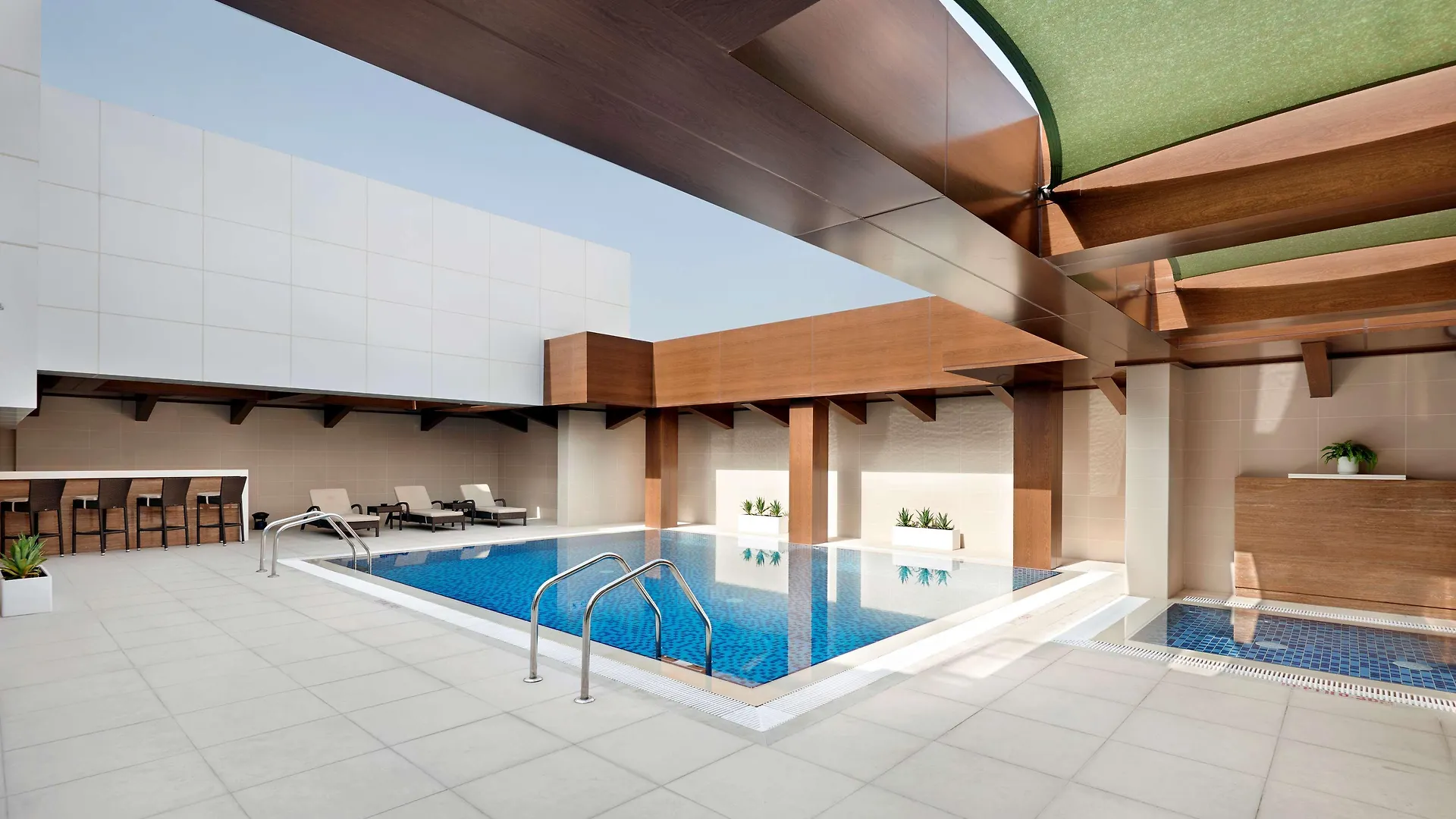 Hyatt Place Dubai Baniyas Square 4*,